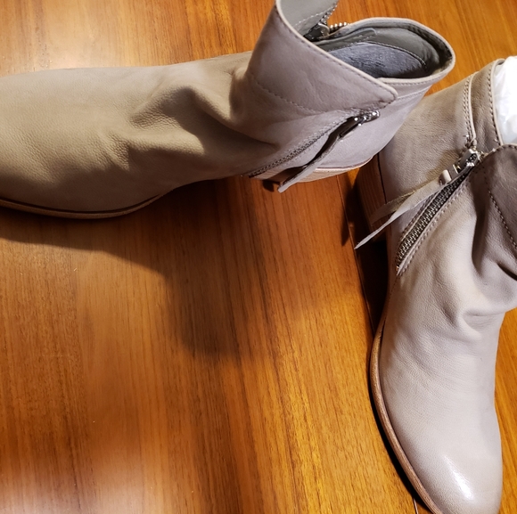NIB Sam Edelman soft leather booties 9.5 - Picture 4 of 12